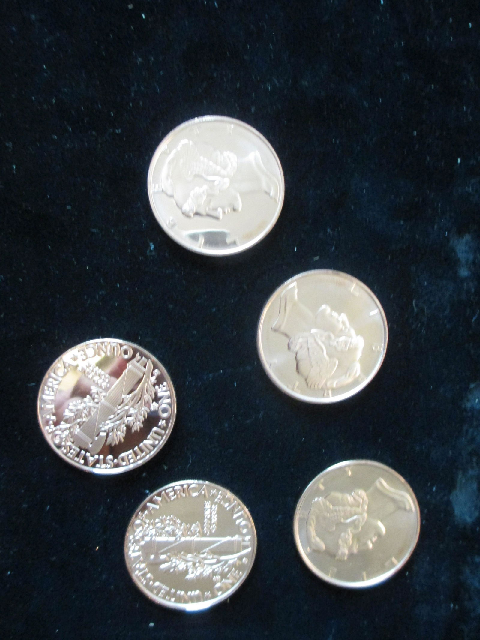 lot of 5 .999 one ounce copper rounds (1 of 1)