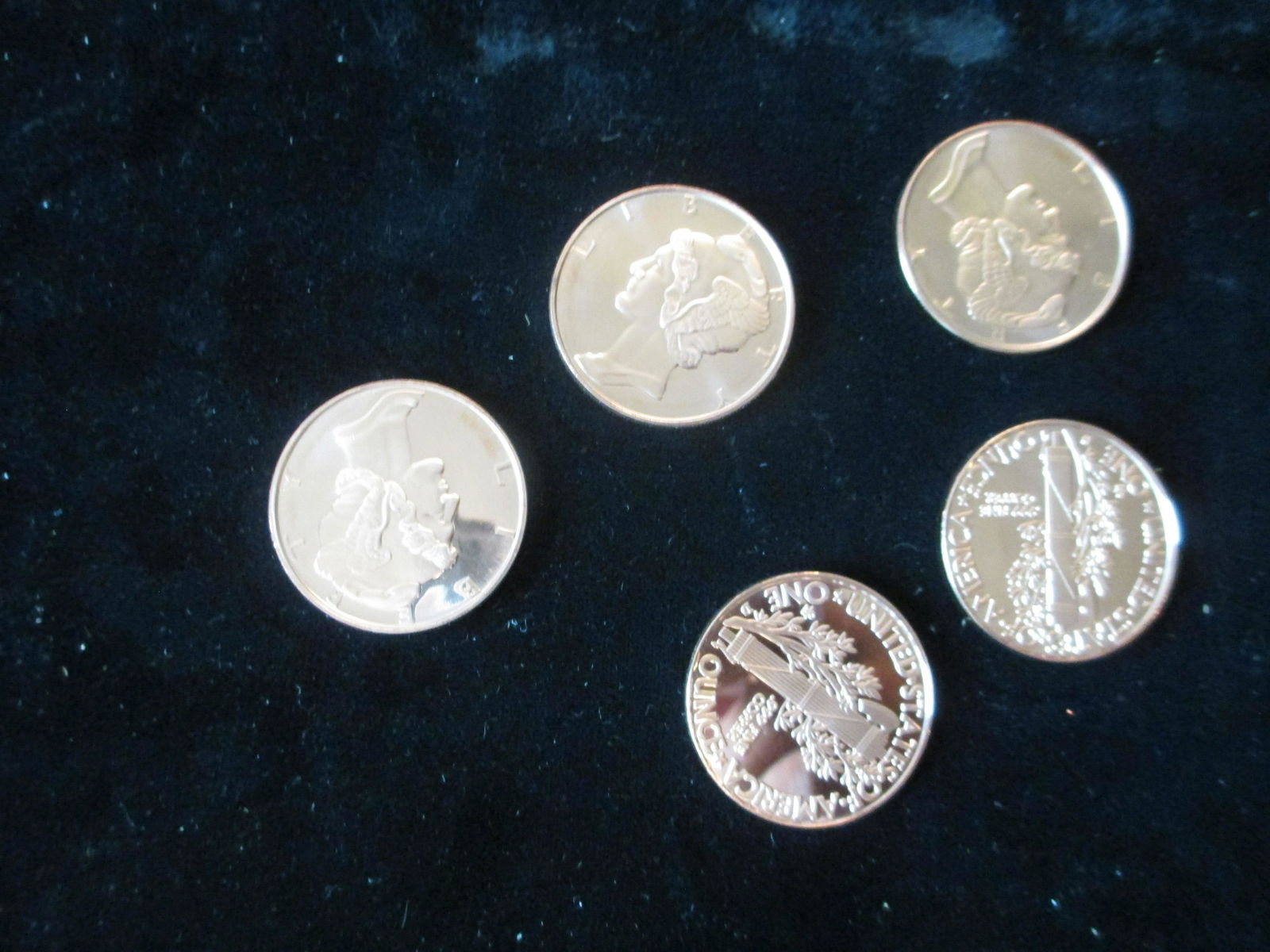 lot of 5 .999 one ounce copper rounds (1 of 1)