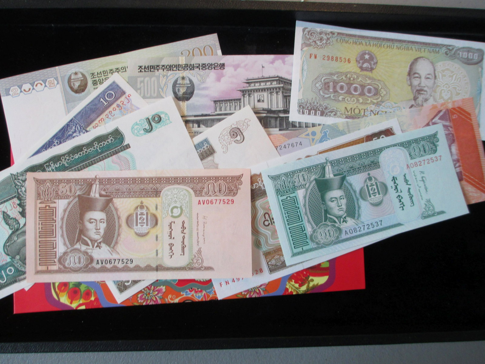 lot of 10 foreign notes: nice lot