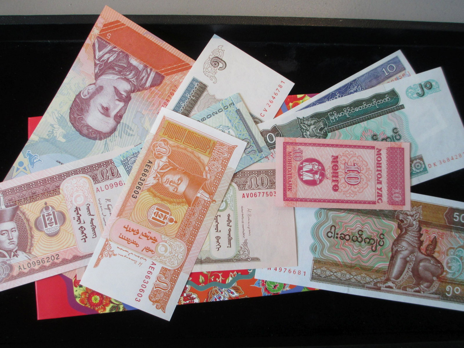 lot of 10 foreign notes: nice lot