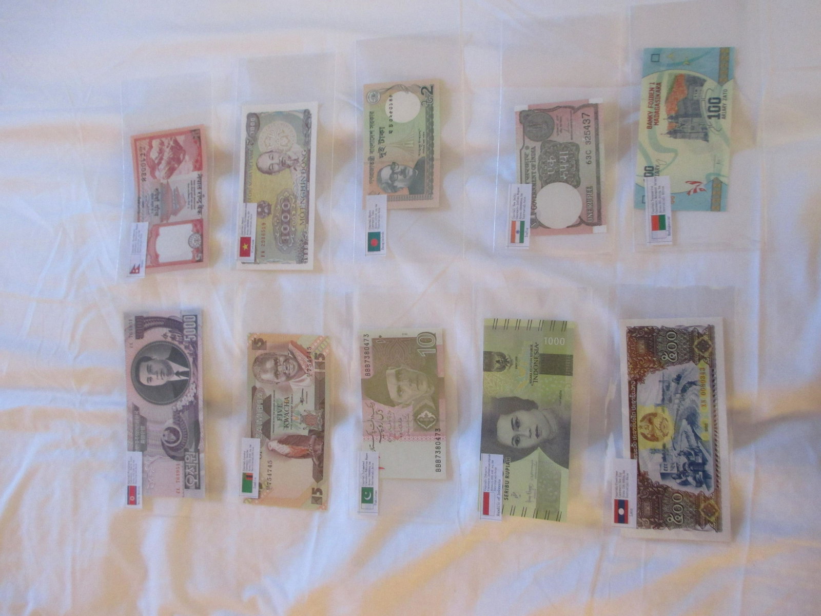 lot of 10 foreign notes: nice lot