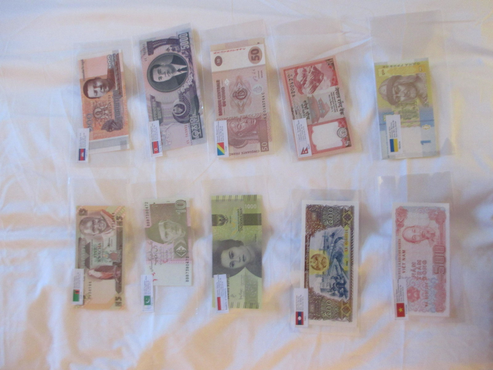 lot of 10 foreign notes: nice lot