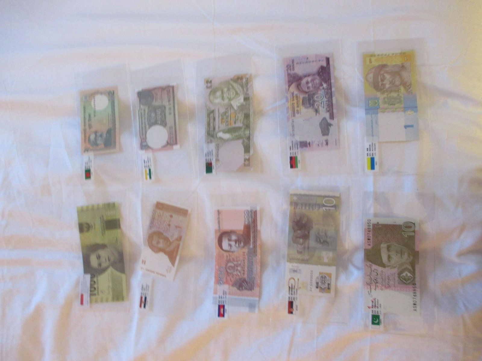 lot of 10 foreign notes: nice lot