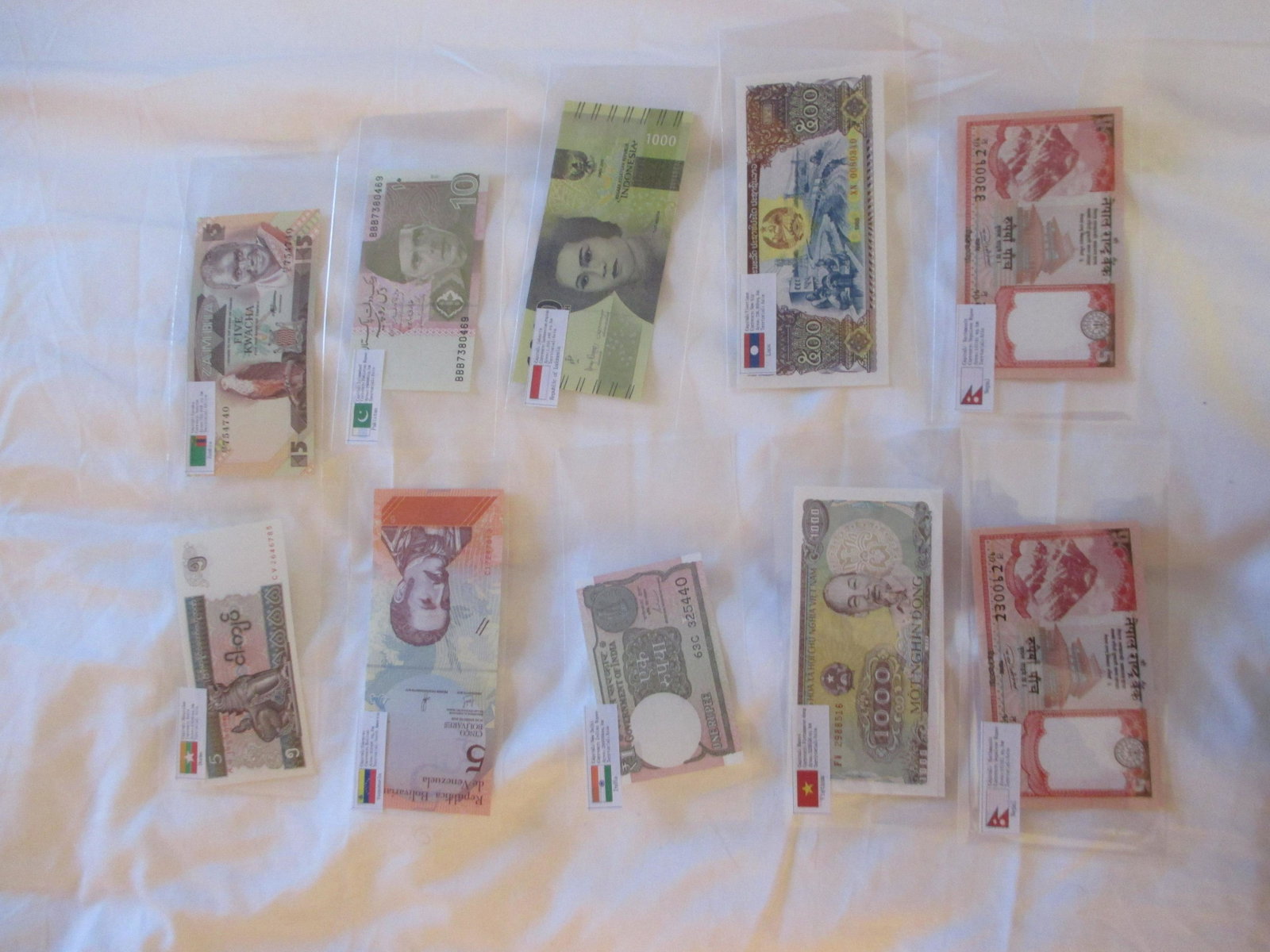 lot of 10 foreign notes: nice lot