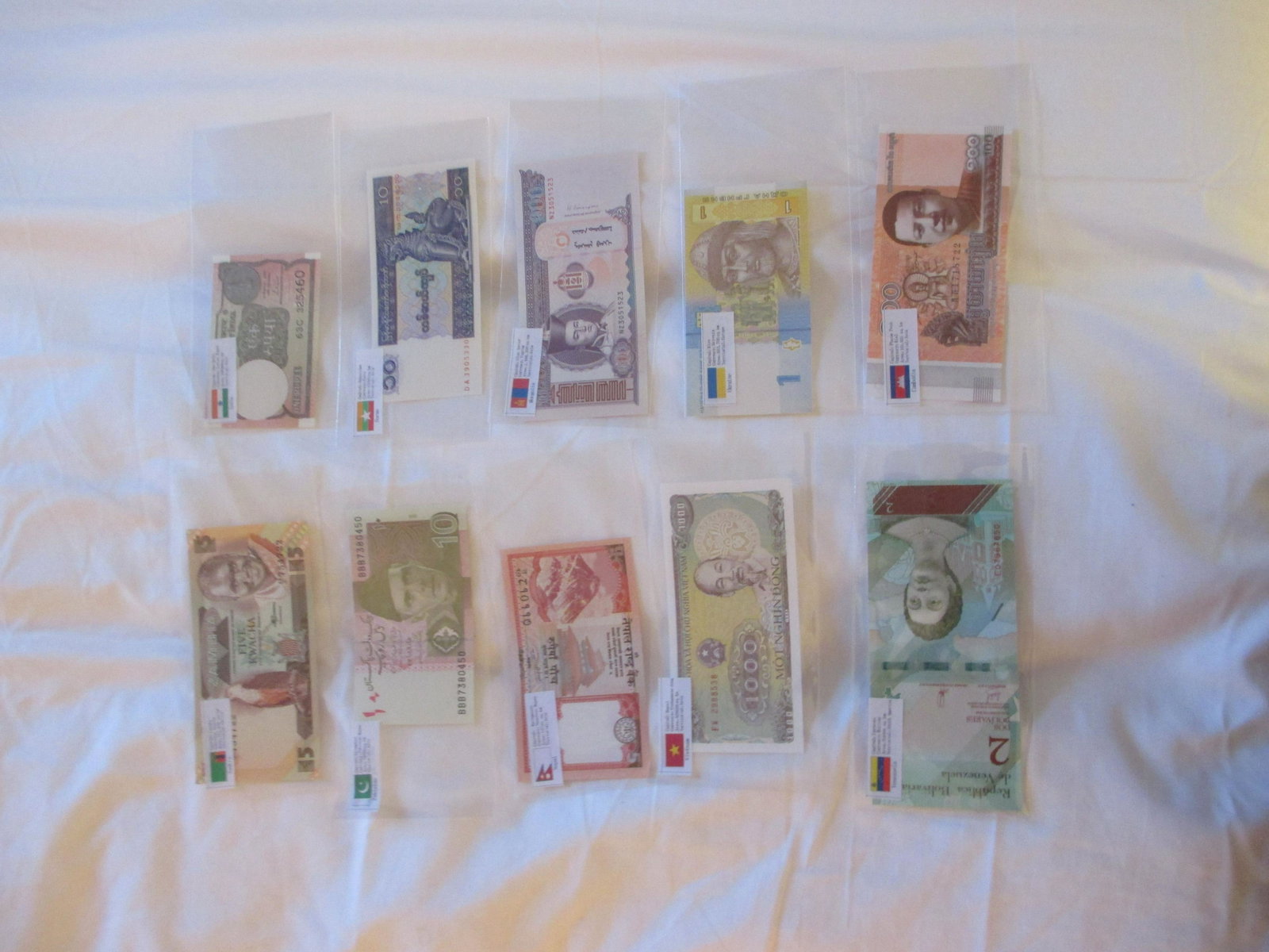 lot of 10 foreign notes: nice lot