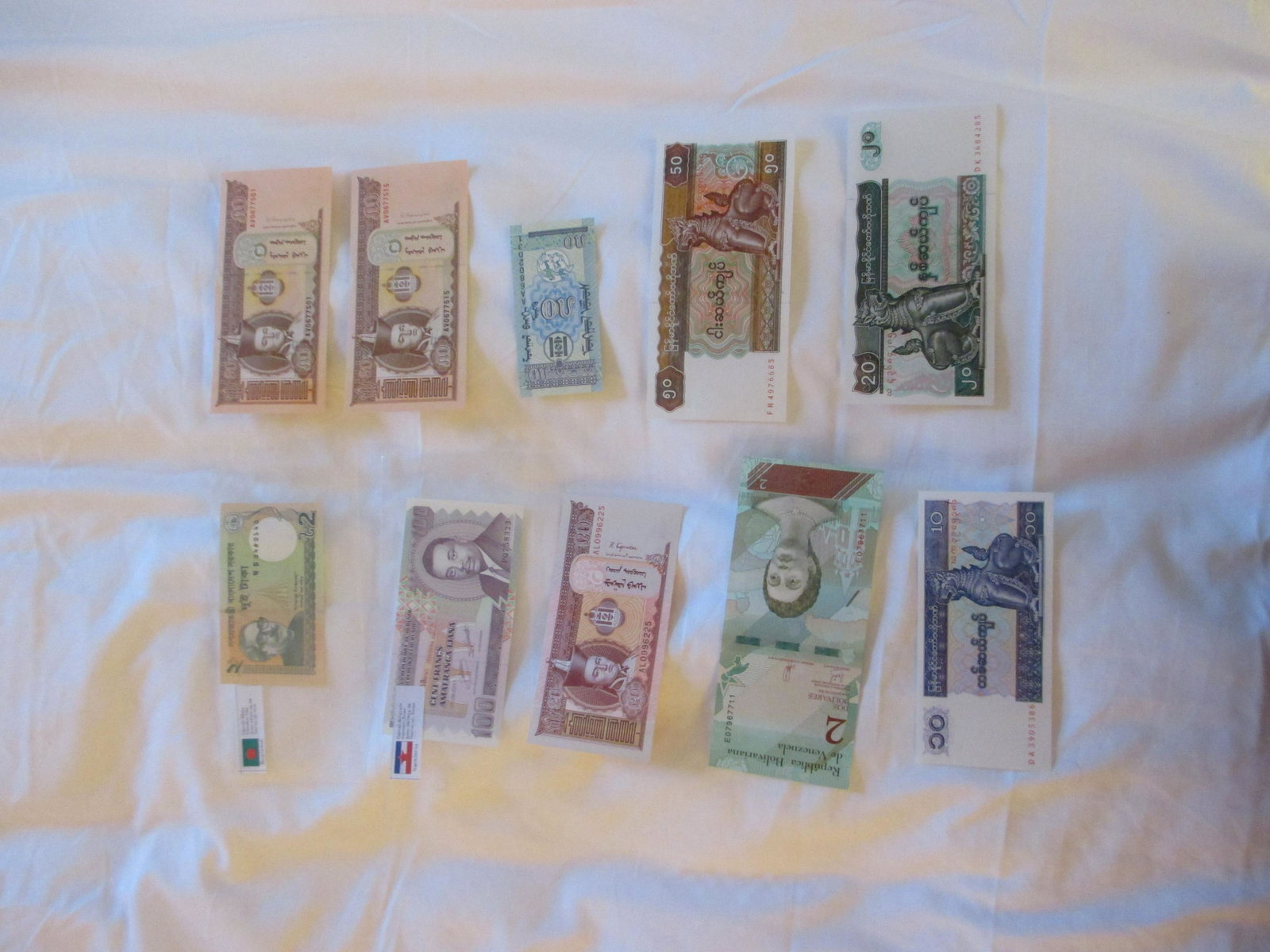 lot of 10 foreign notes: nice lot