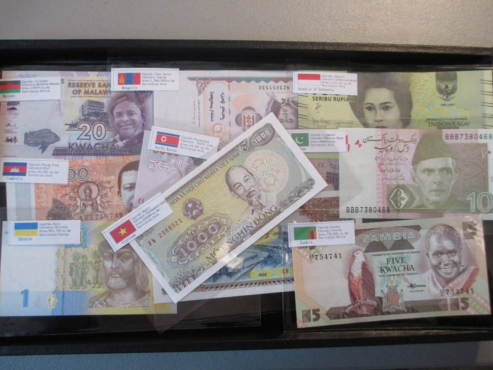 lot of 10 foreign notes: nice mixture