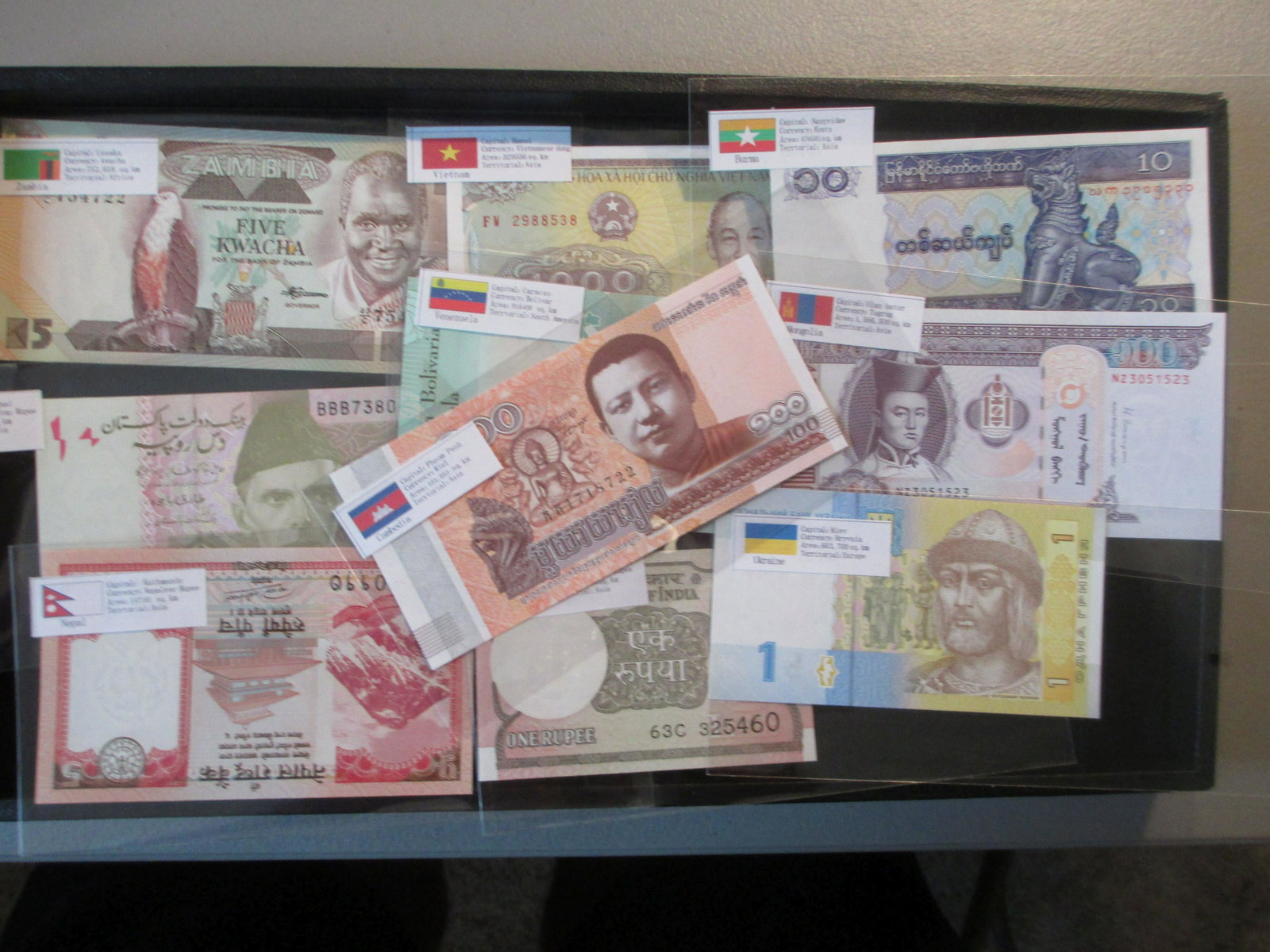 lot of 10 foreign notes: nice mixture