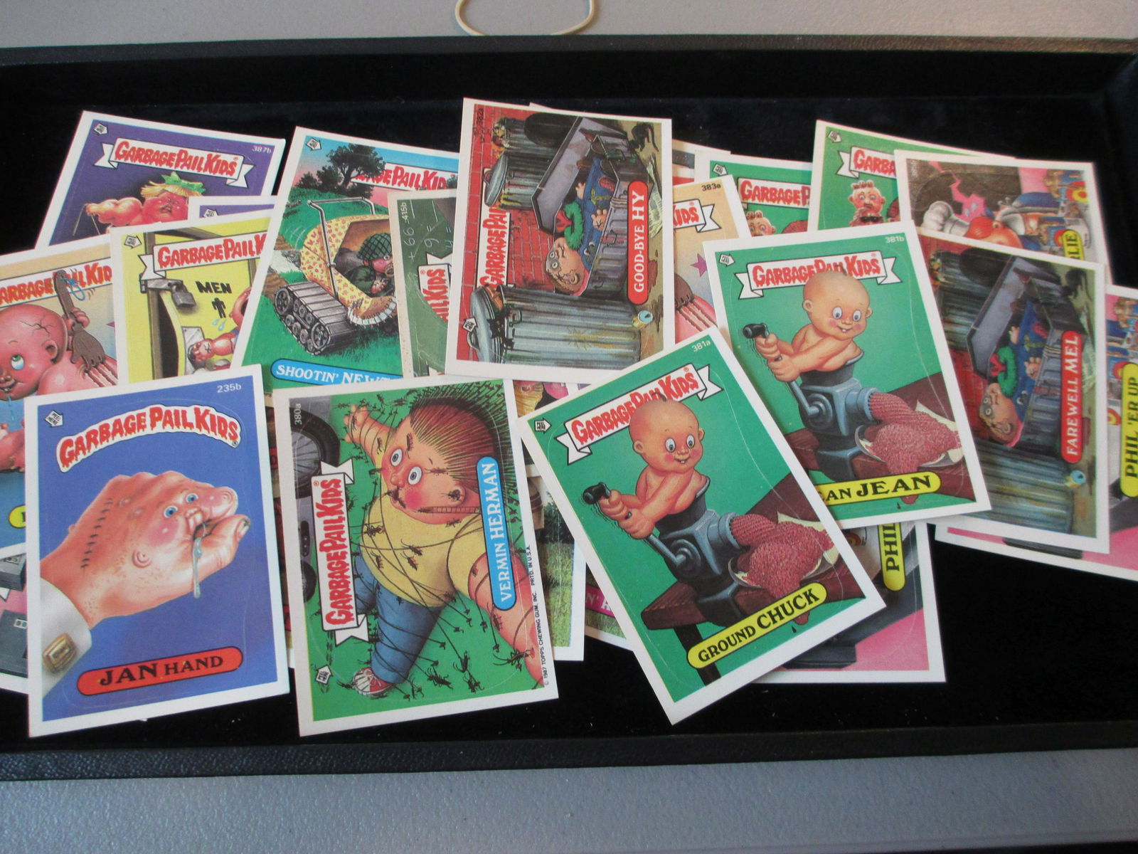 lot of 25 garbaige pail kids cards (1 of 1)