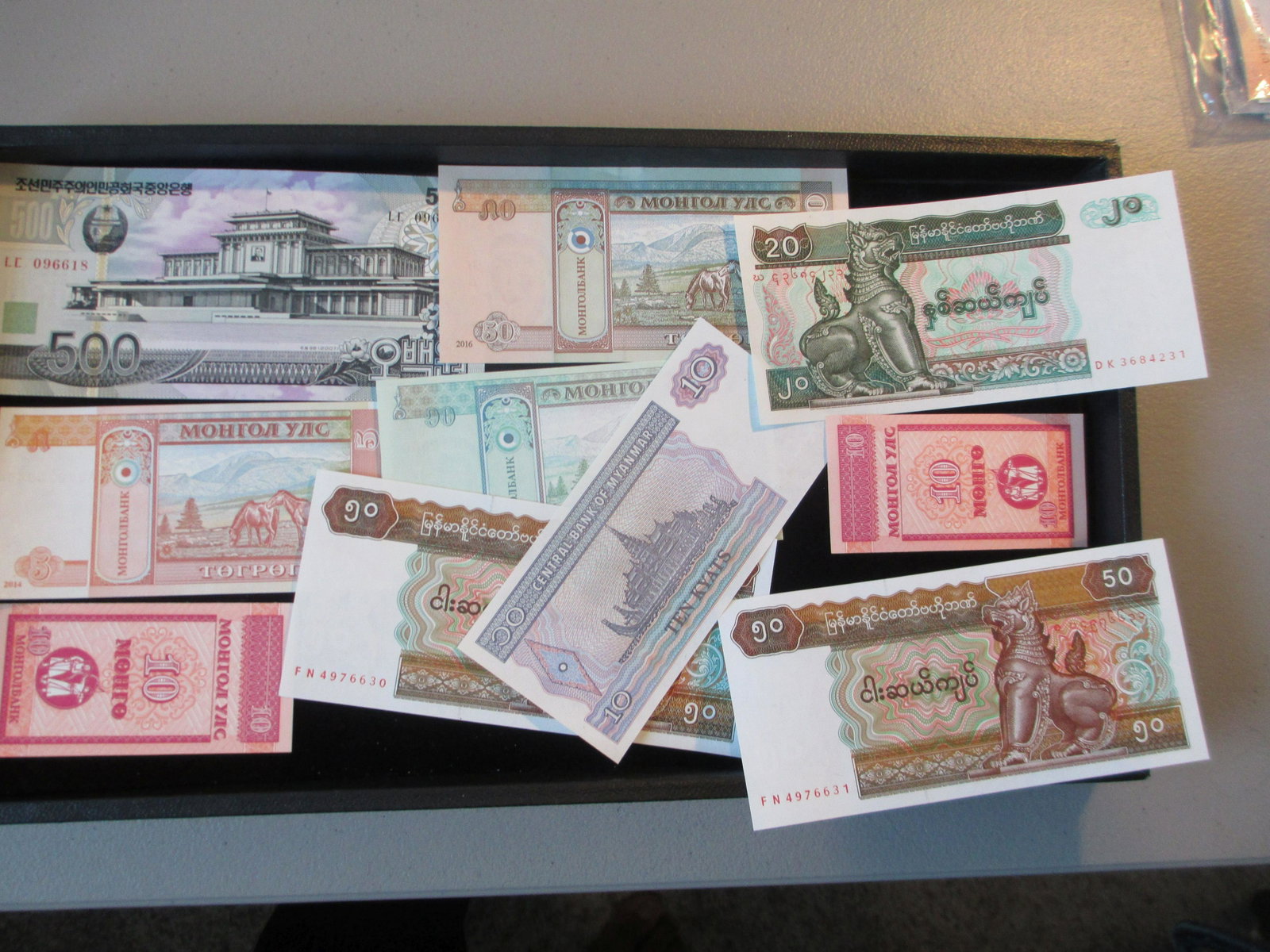 lot of 10 foreign notes: nice mixture