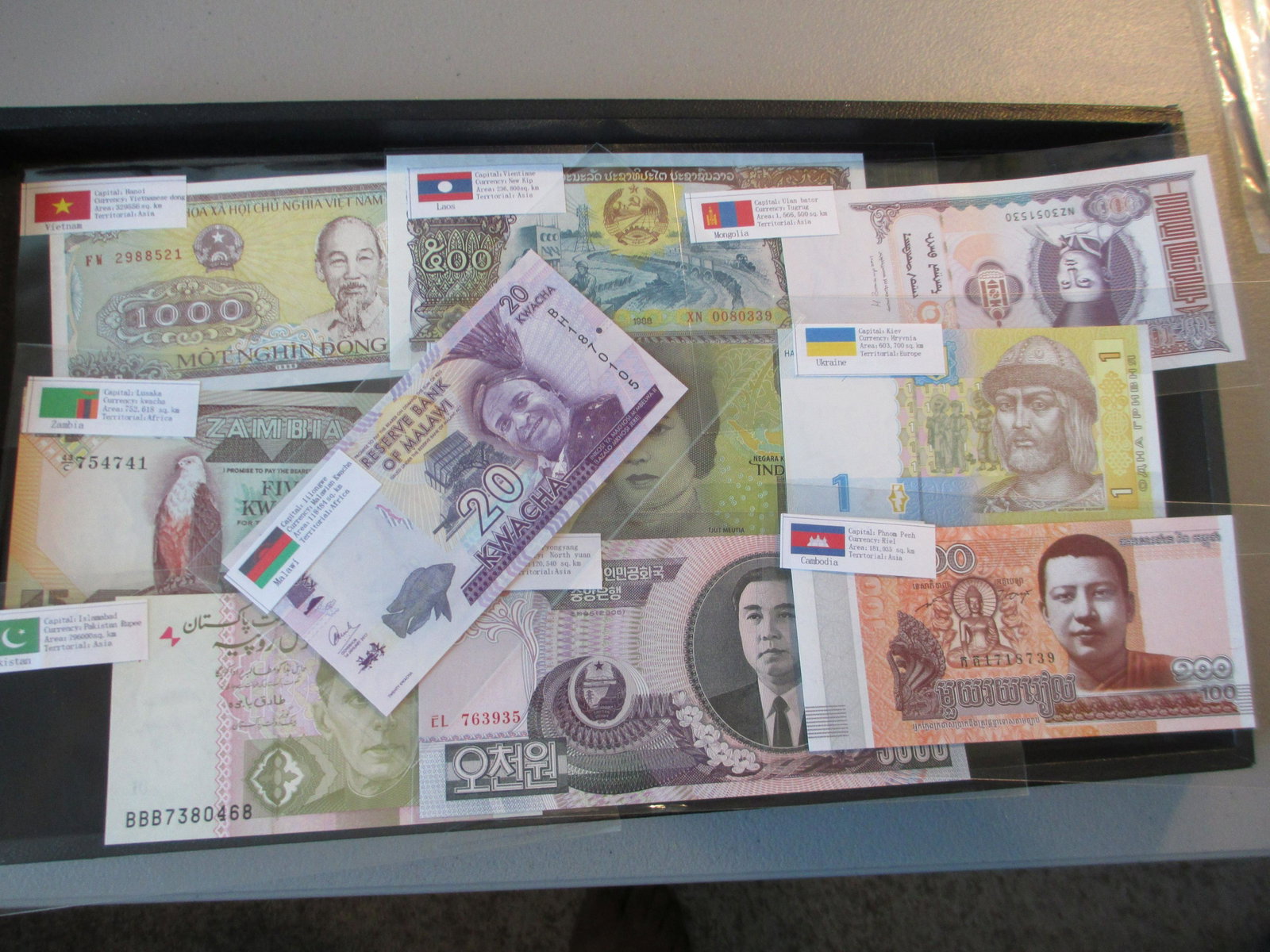 lot of 10 foreign notes: nice mixture