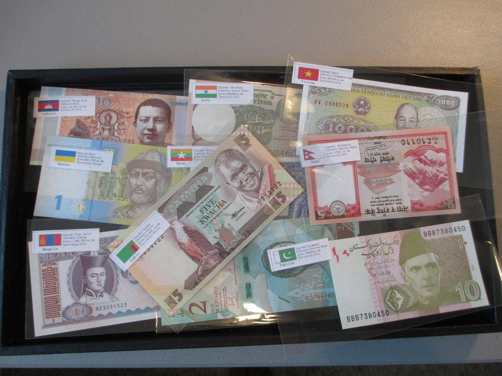 lot of 10 foreign notes: nice mixture