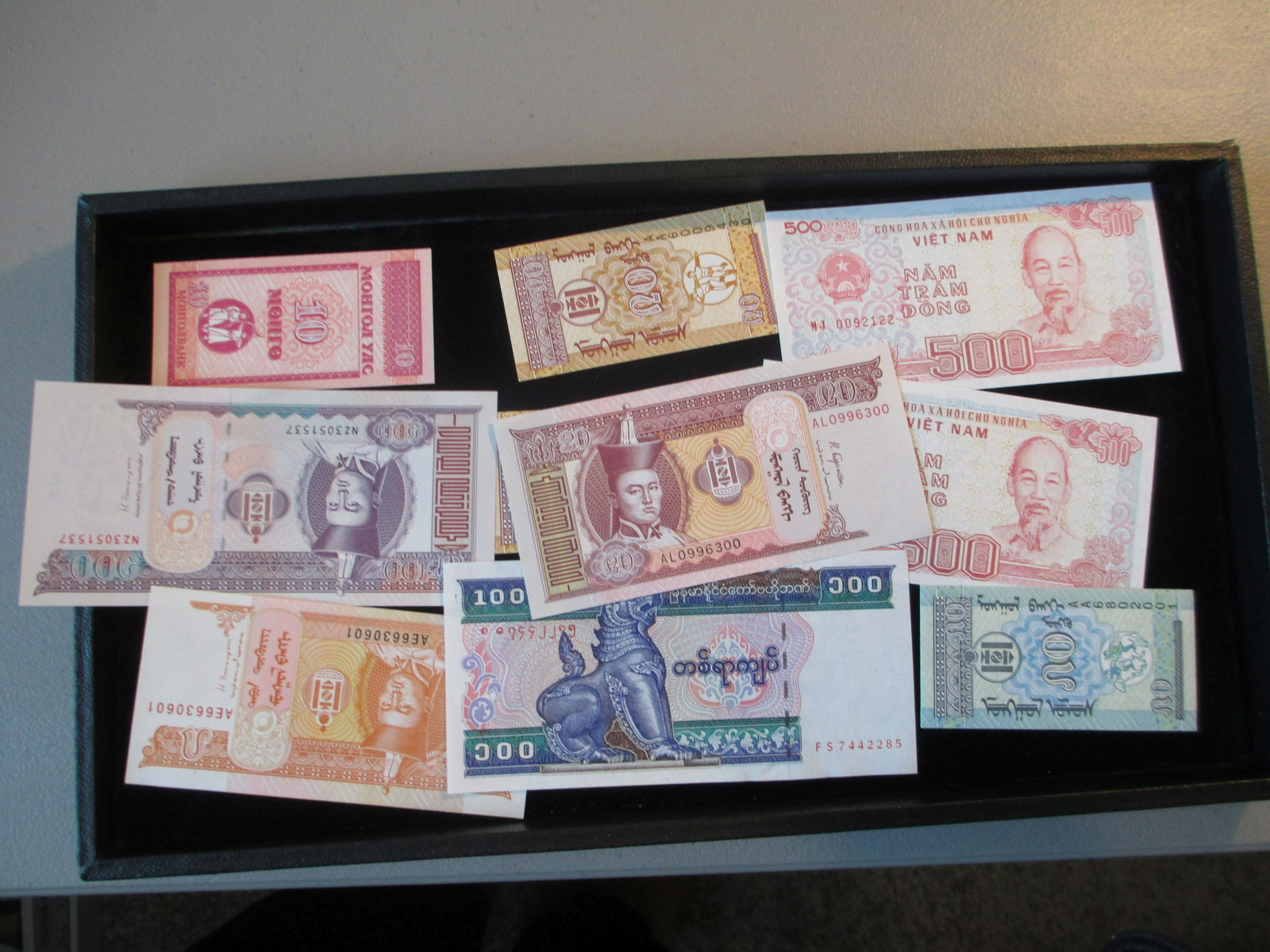 lot of 10 foreign notes: nice mixture