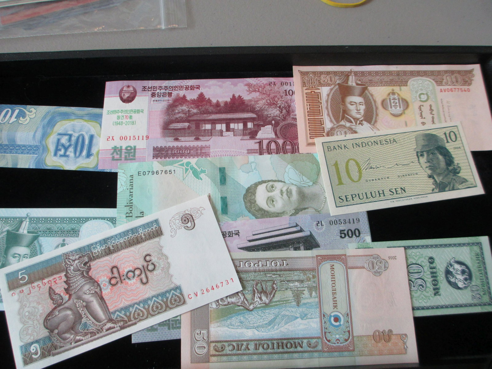 lot of 10 foreign notes: nice lot