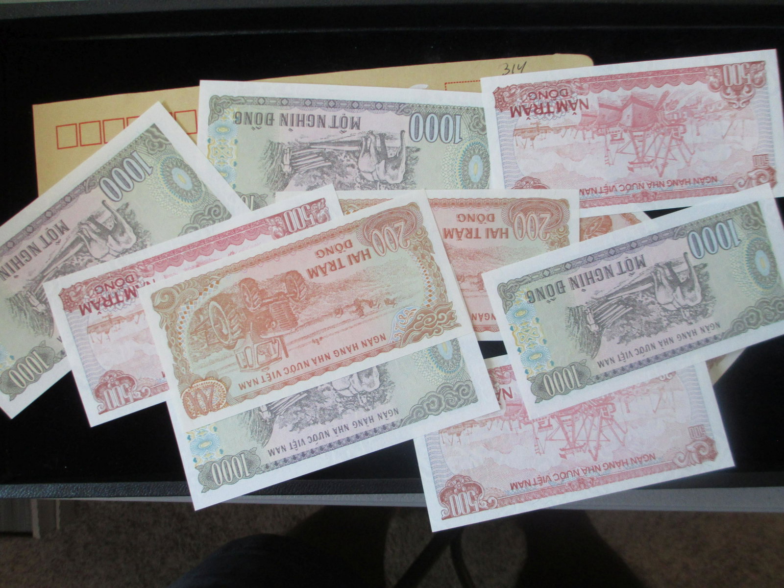 lot of 10 foreign notes: nice lot