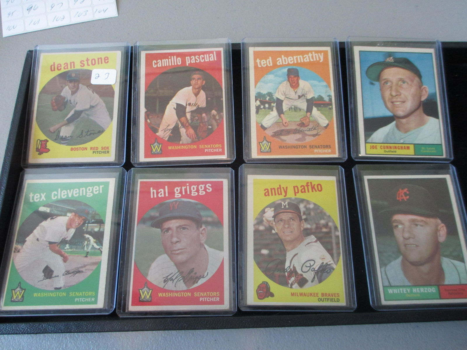 lot of 8 vintage baseball cards (1 of 1)