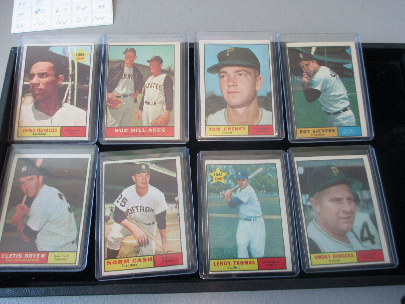 lot of 8 vintage baseball cards (1 of 1)