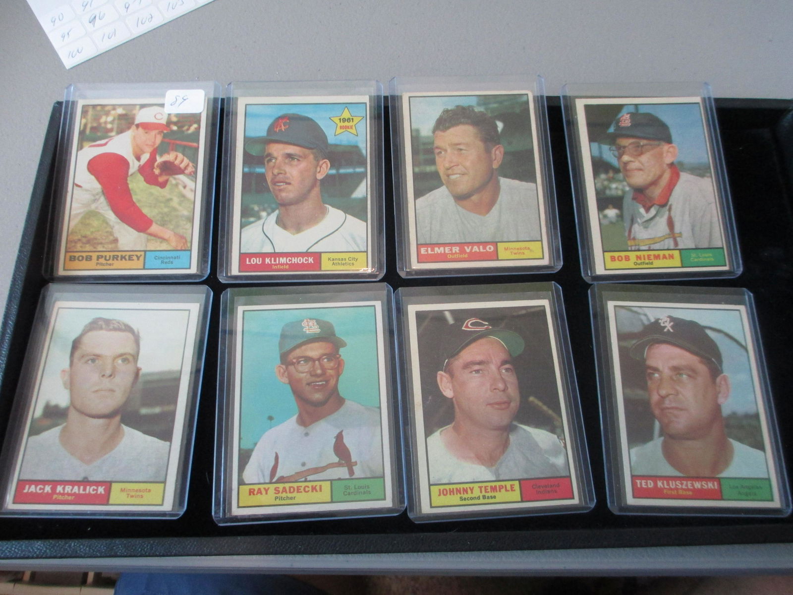 lot of 8 vintage baseball cards (1 of 1)
