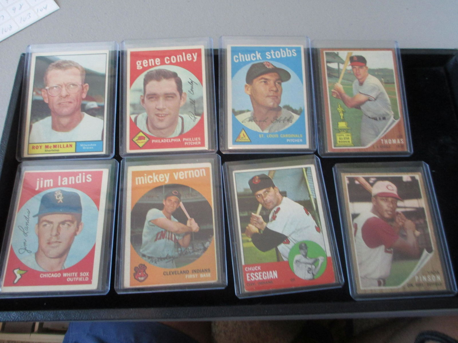 lot of 8 vintage baseball cards (1 of 1)