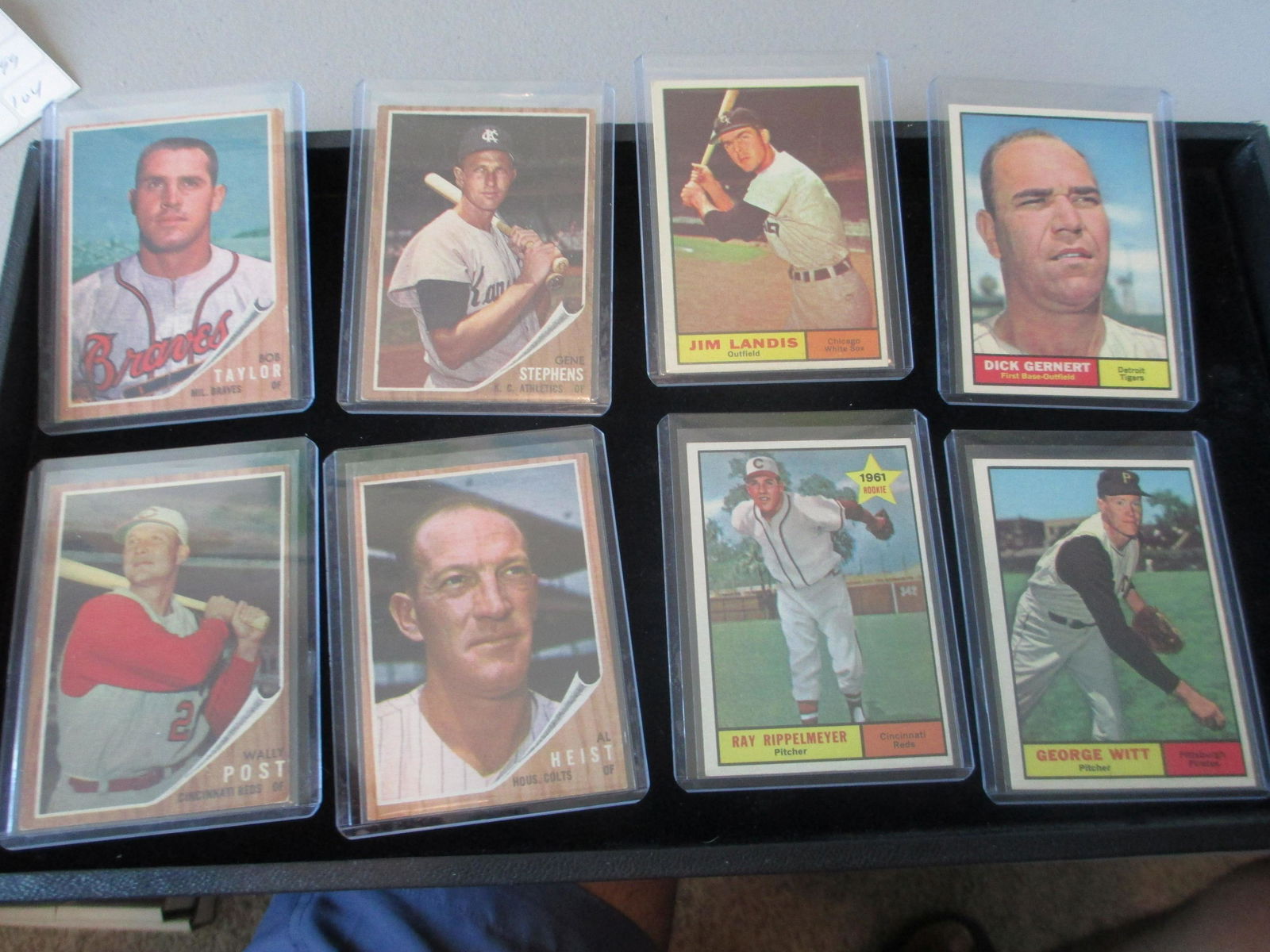 lot of 8 vintage baseball cards (1 of 1)