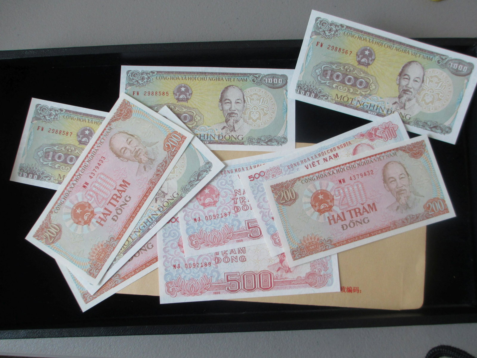 lot of 10 foreign notes: nice lot