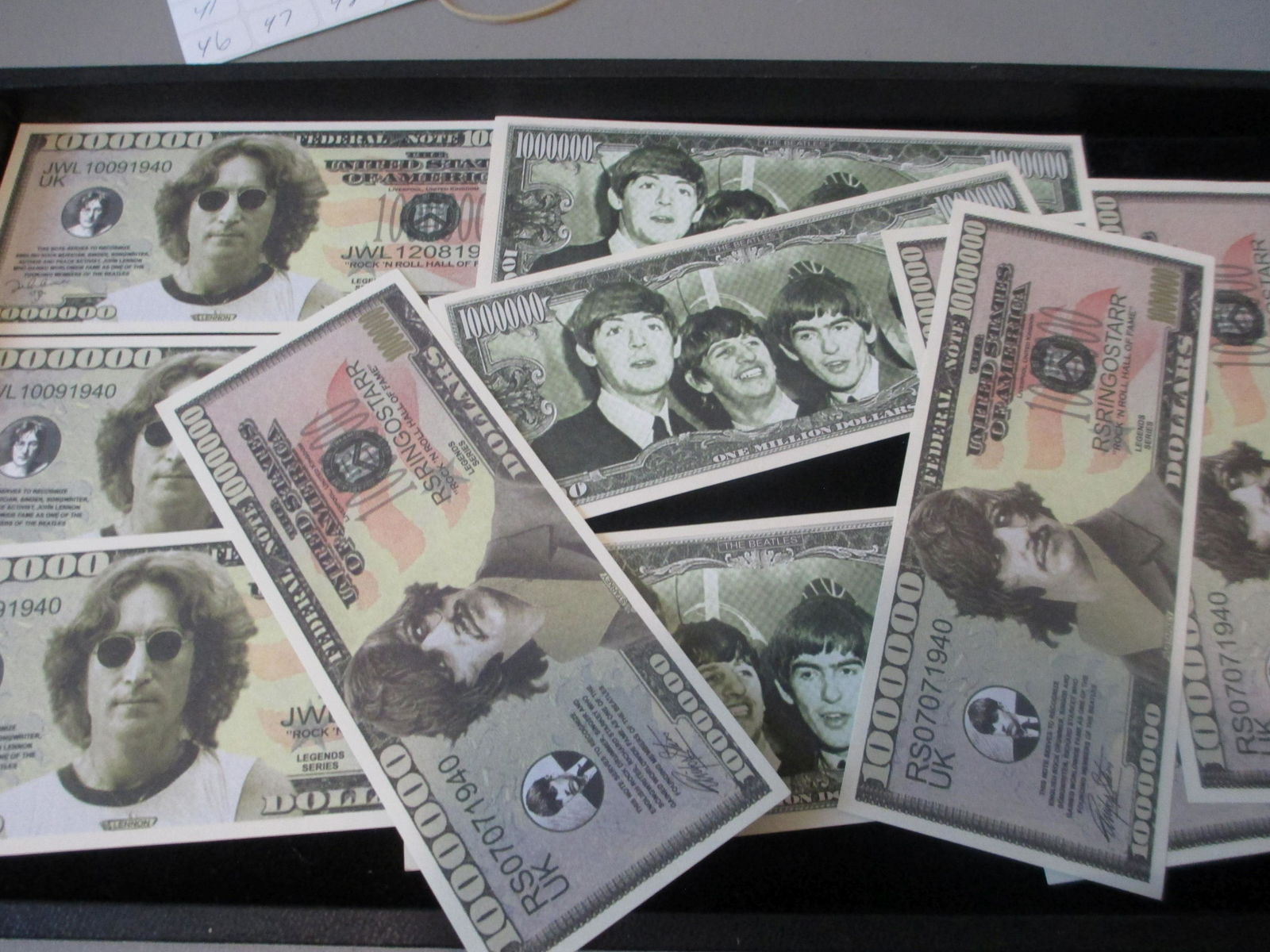 lot of 10 novelty beatles notes (1 of 1)