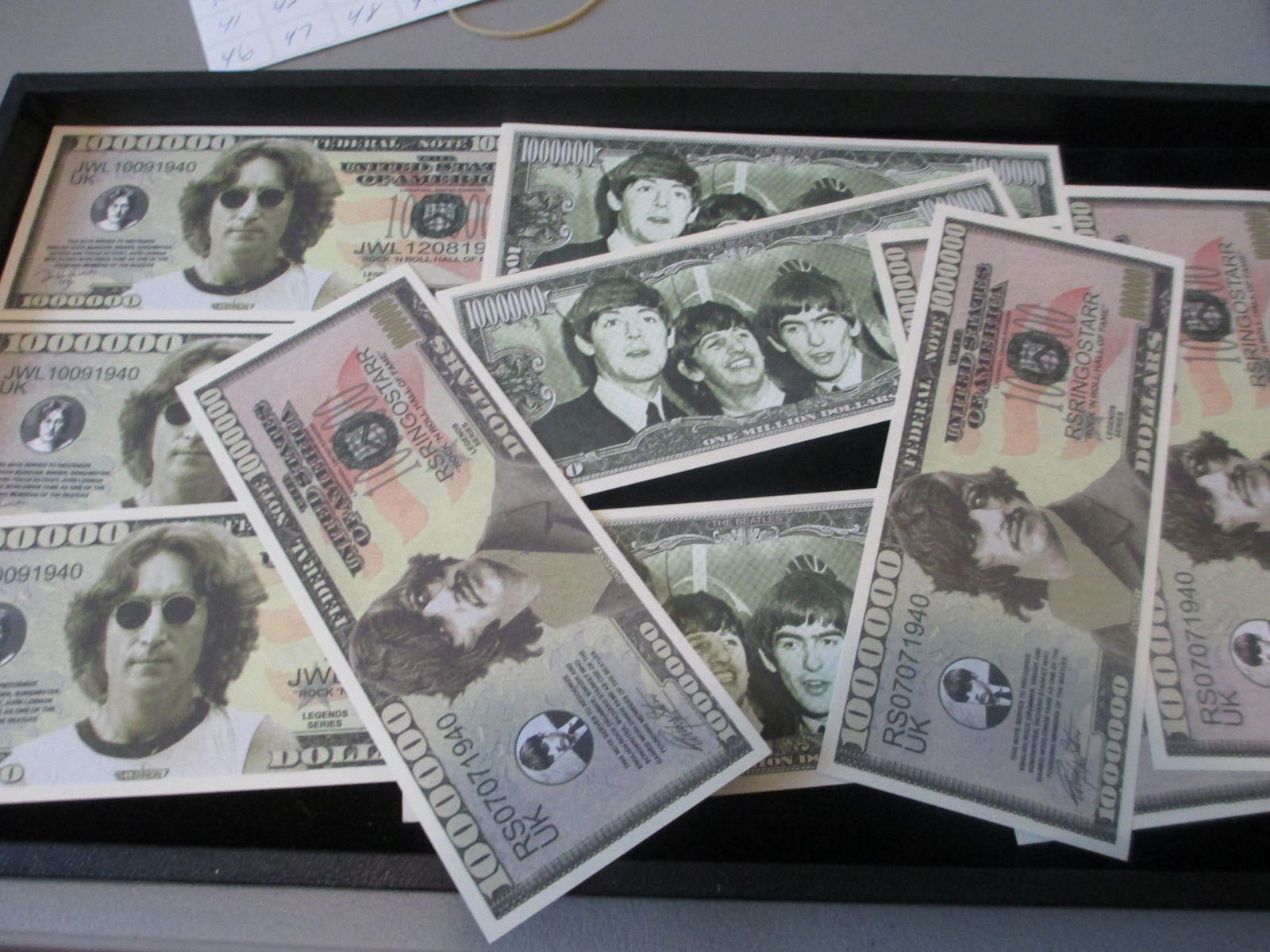 lot of 10 novelty beatles notes (1 of 1)