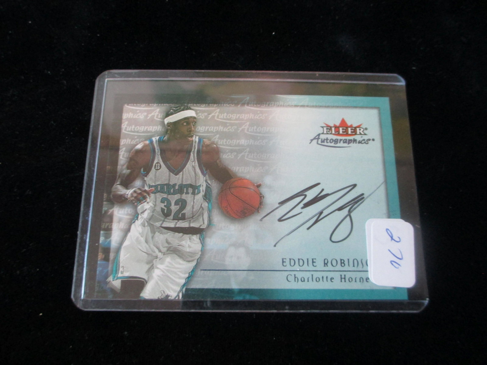 signature basketball card eddie robinson: in top loader