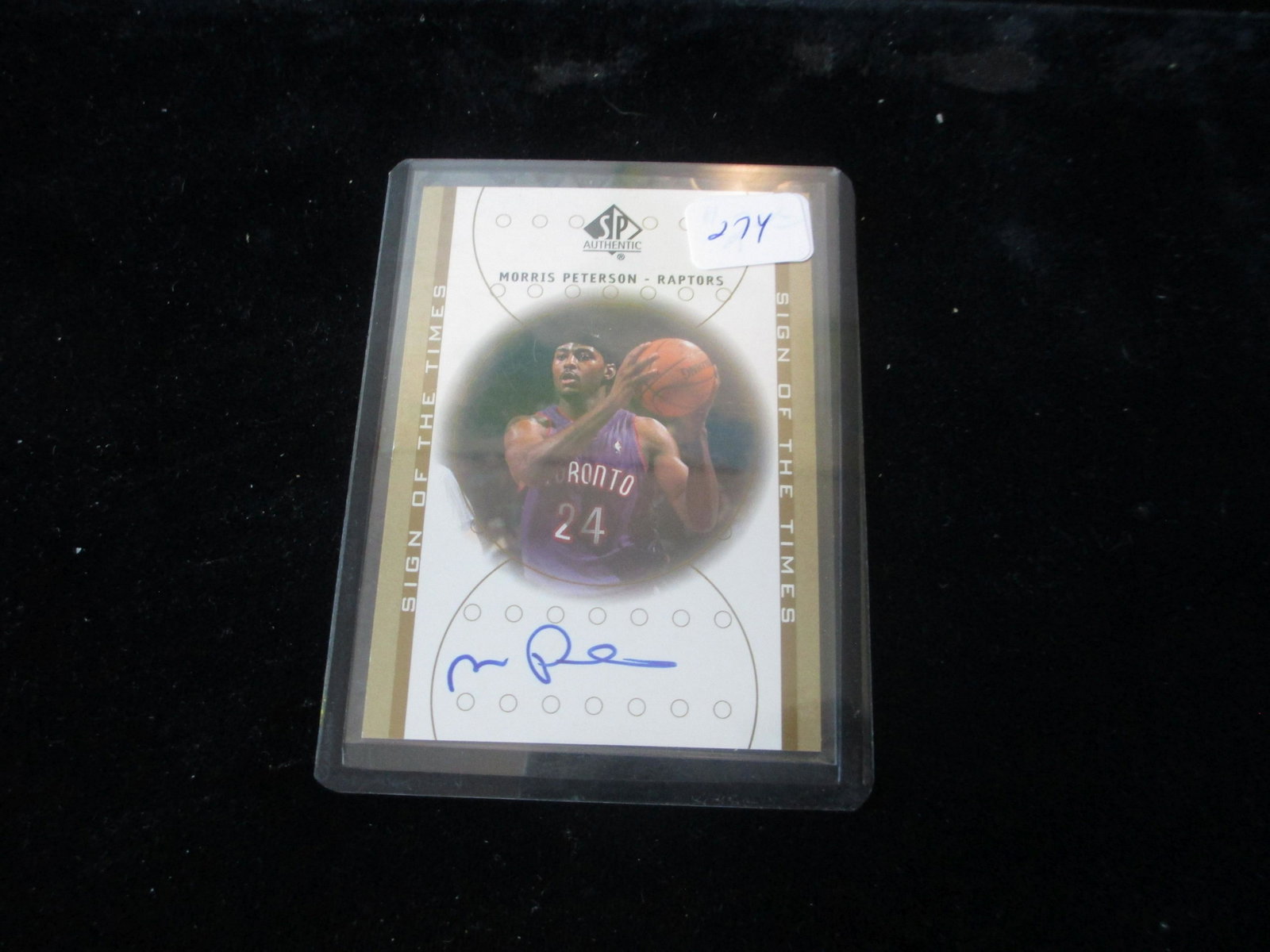 signature basketball card morris peterson: in top loader