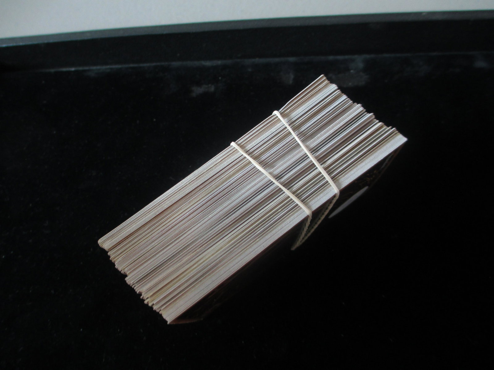lot of 100 yu gi oh cards: big lot