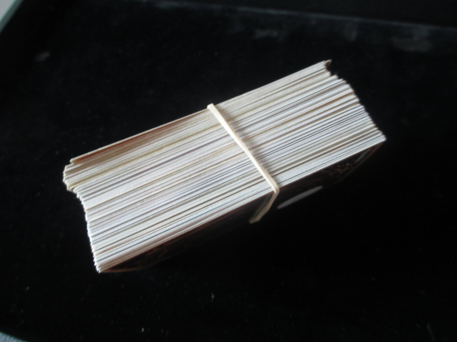 lot of 100 yu gi oh cards: big lot
