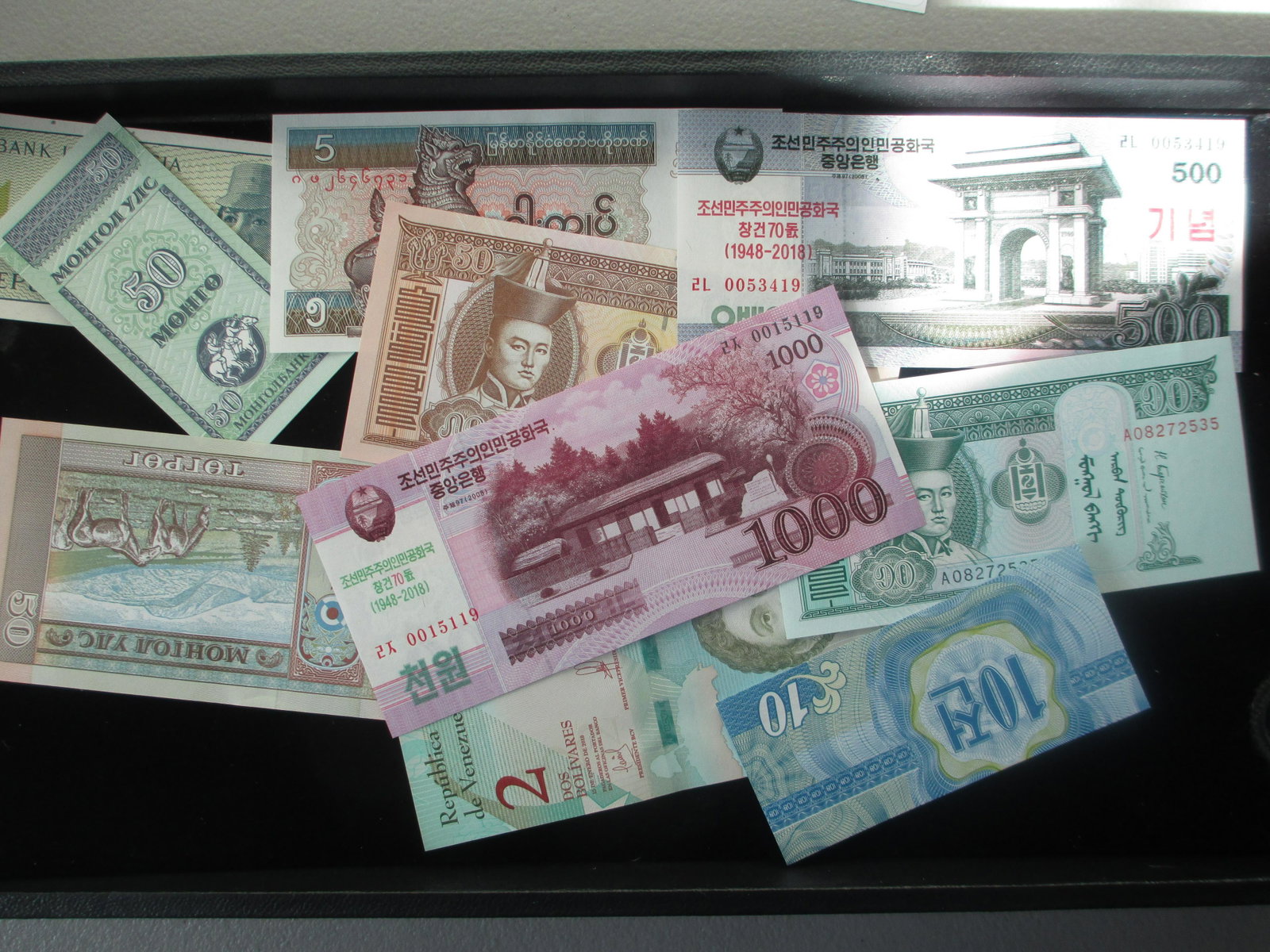 lot of 10 foreign note: nice mixture