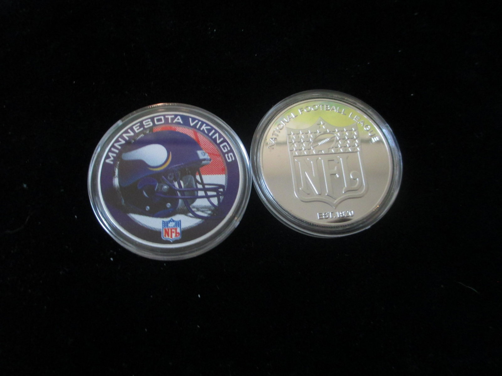 nfl coin minnesota vikings: in airtight plastic holder