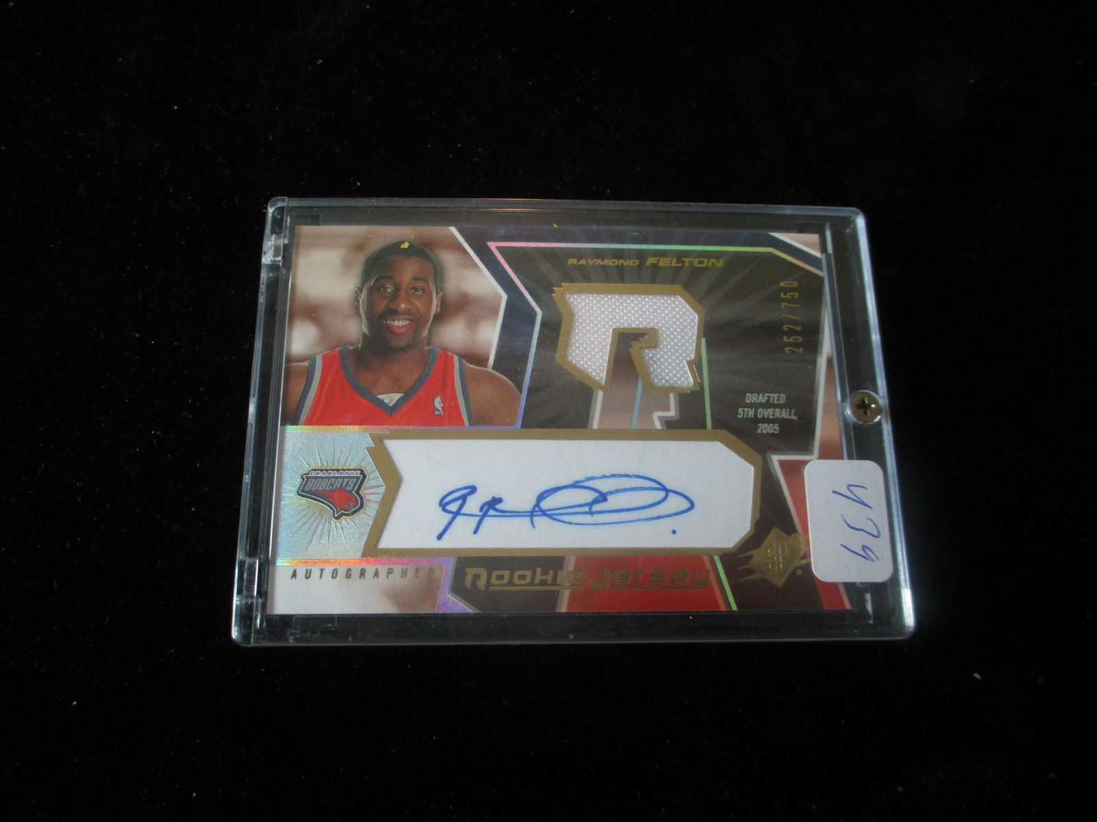 raymond felton signature and jersey and numbered: in hard plastic screwdown holder