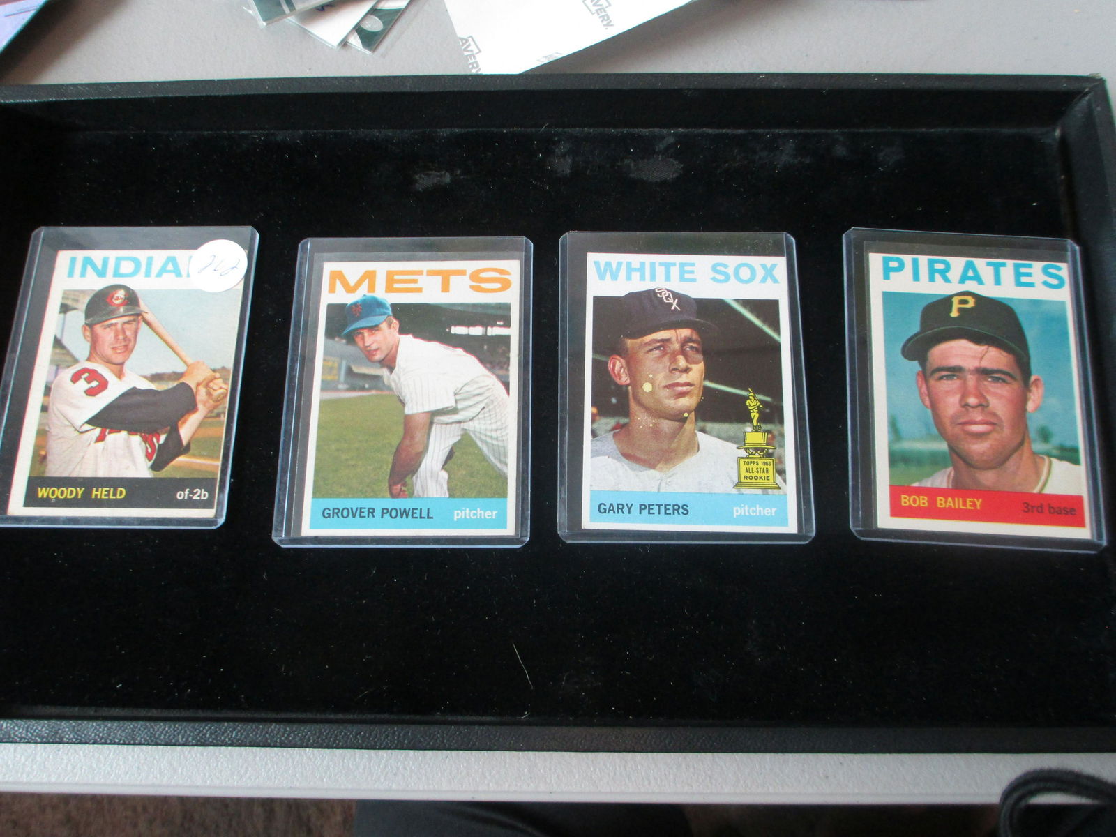 lot of 4 vintage baseball cards (1 of 1)