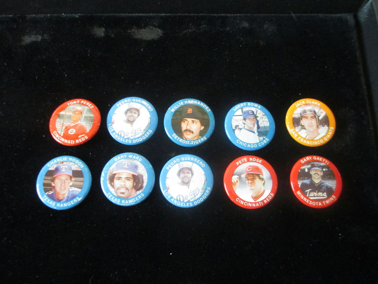 lot of 10 vintage baseball pinback buttons (1 of 1)