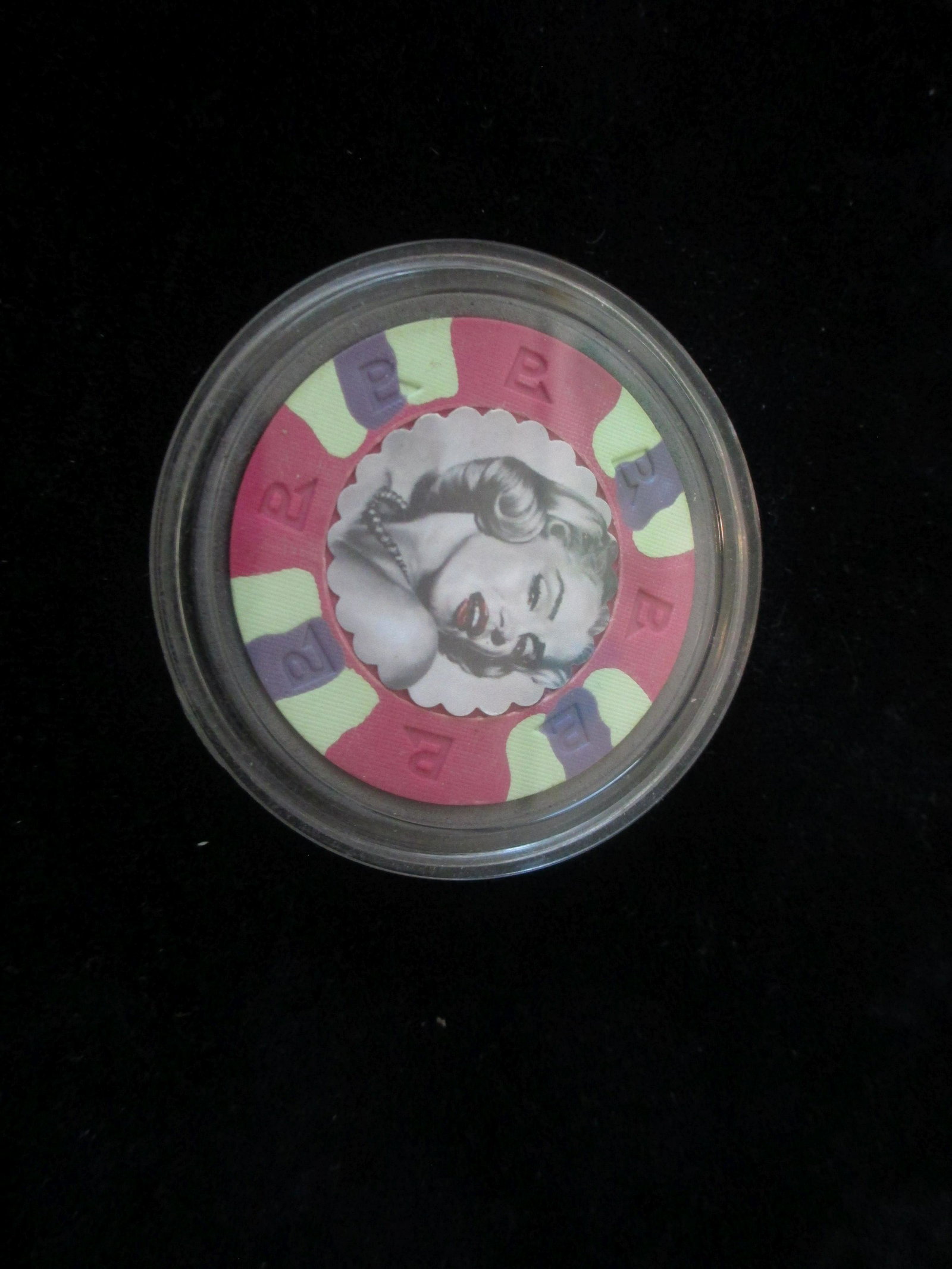 marylin monroe poker chip: in hard plastic case