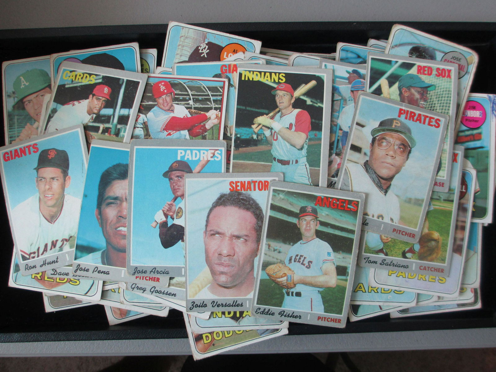 lot of 100 vintage baseball cards (1 of 1)