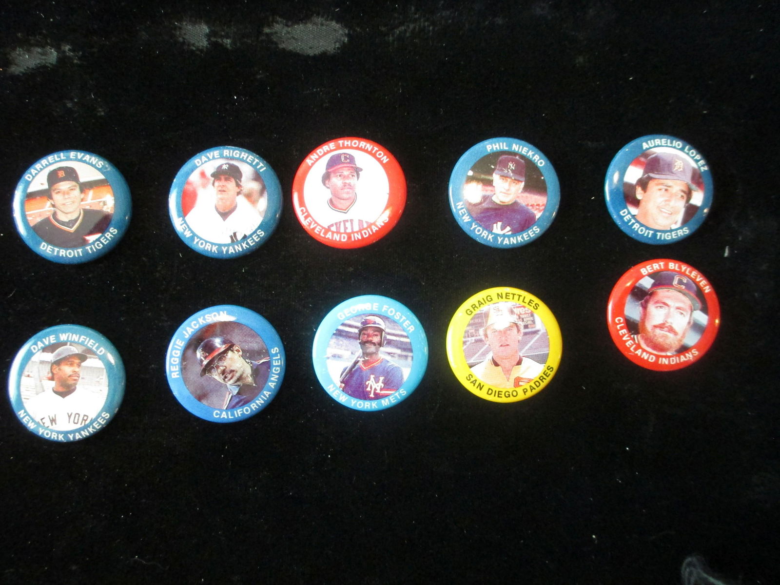 lot of 10 vintage baseball pinback buttons (1 of 1)