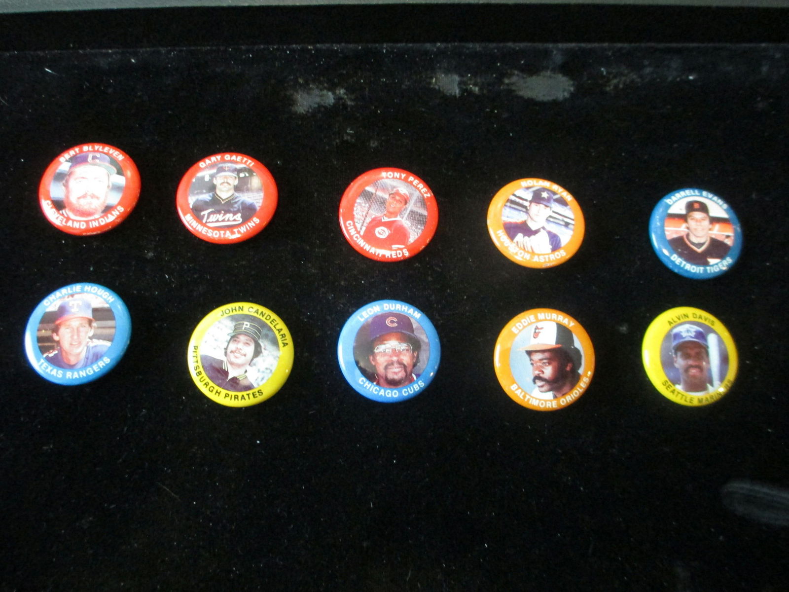 lot of 10 vintage baseball pinback buttons (1 of 1)