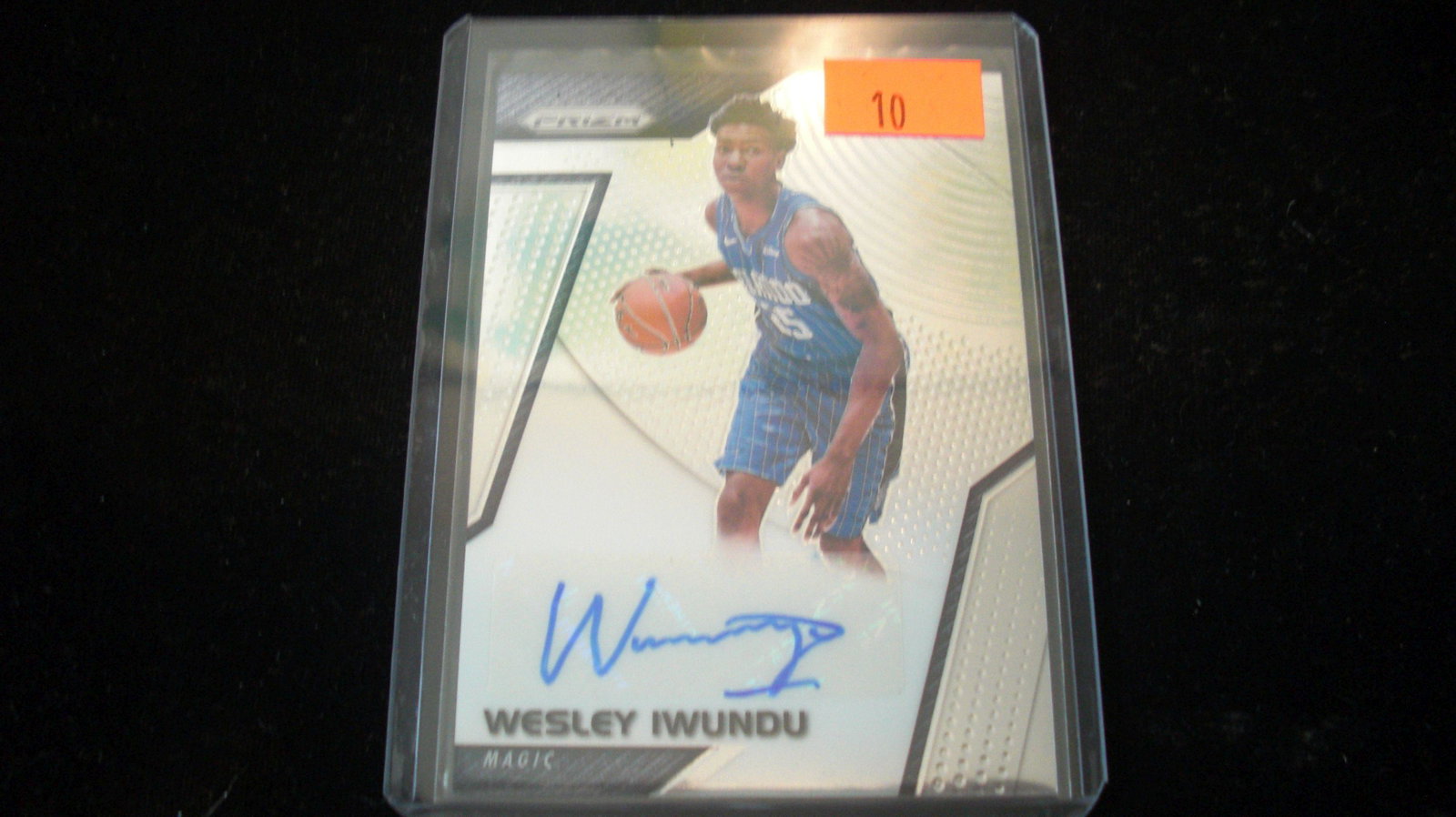 signature card wesley iwundu: in top loader