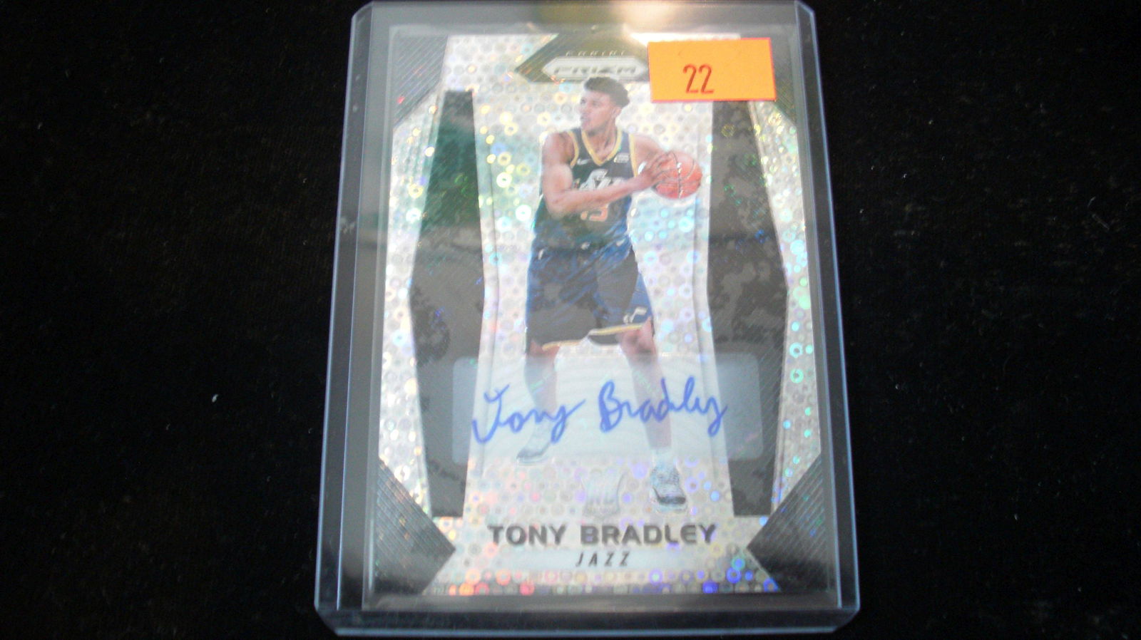 signature card tony bradley rookie: in top loader