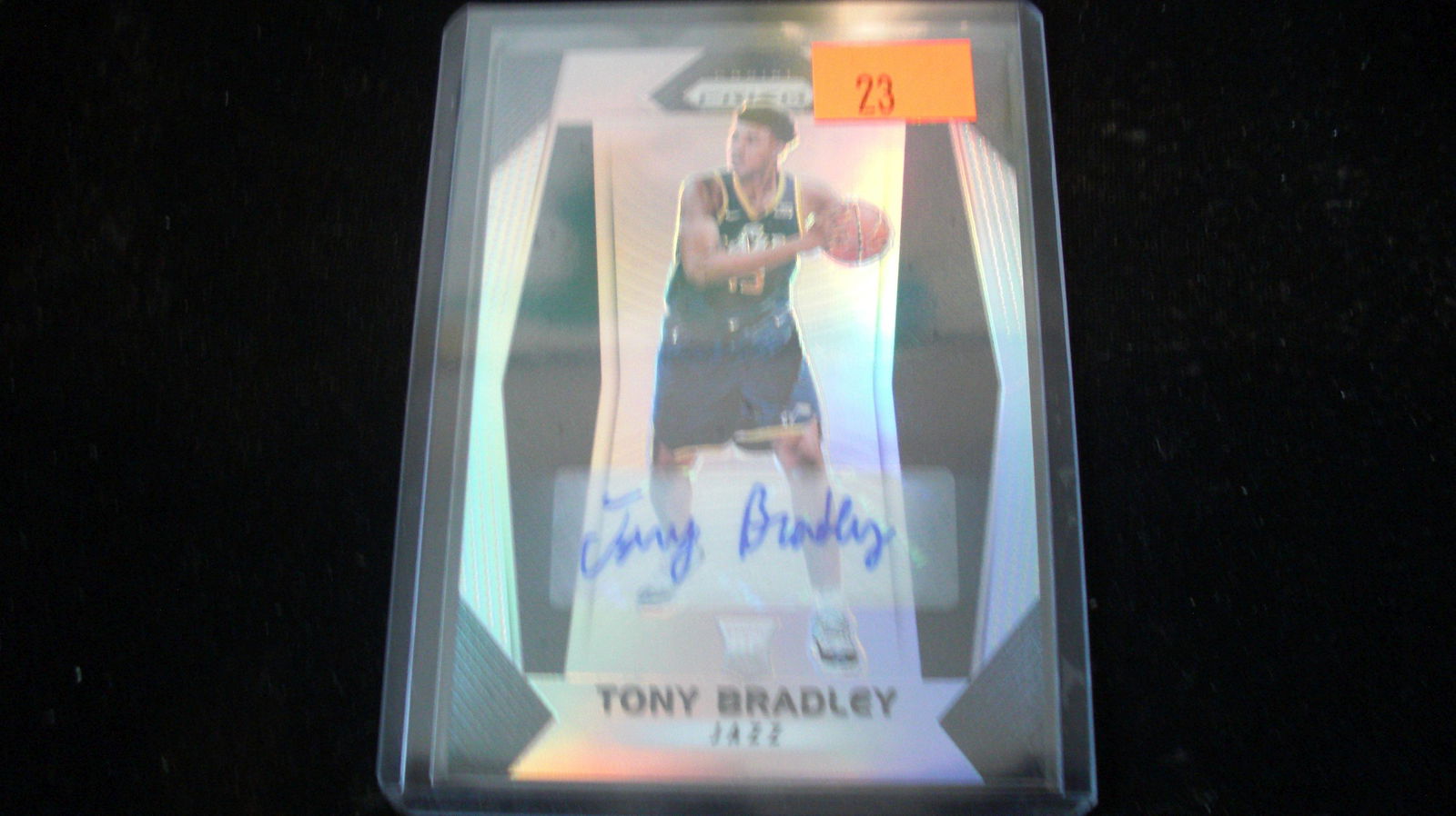signature card tony bradley rookie: in top loader
