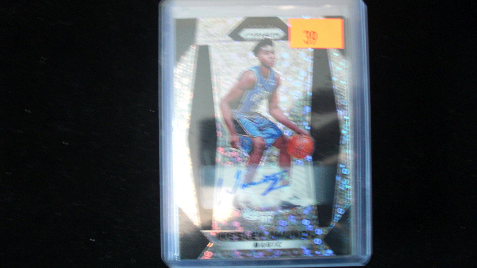 signature card wesley iwundu rookie: in top loader