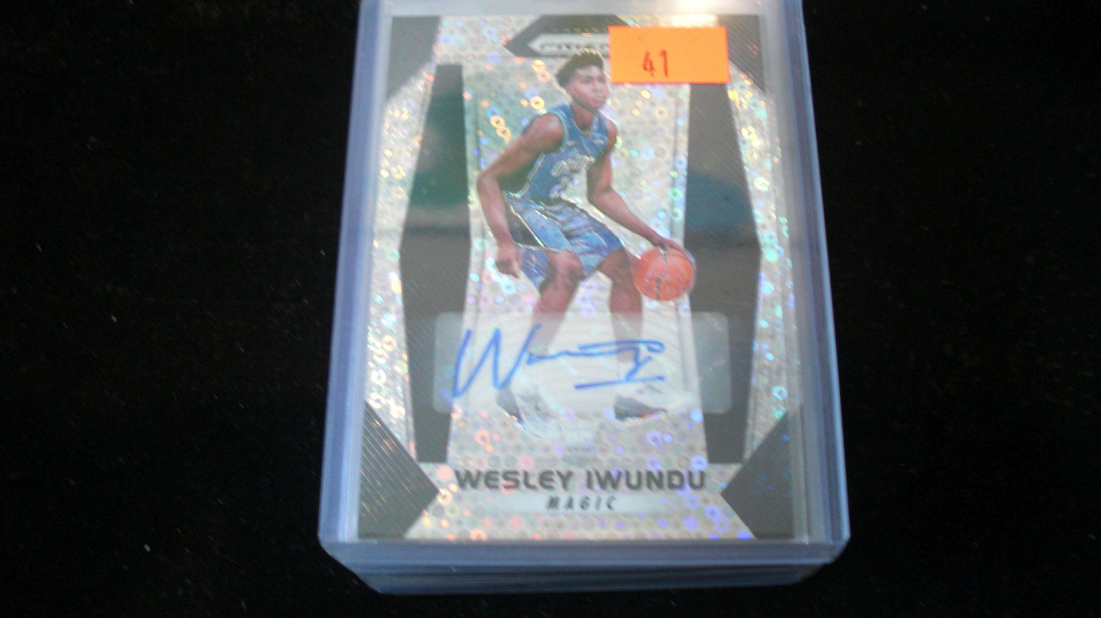 signature card wesley iwundu rookie: in top loader