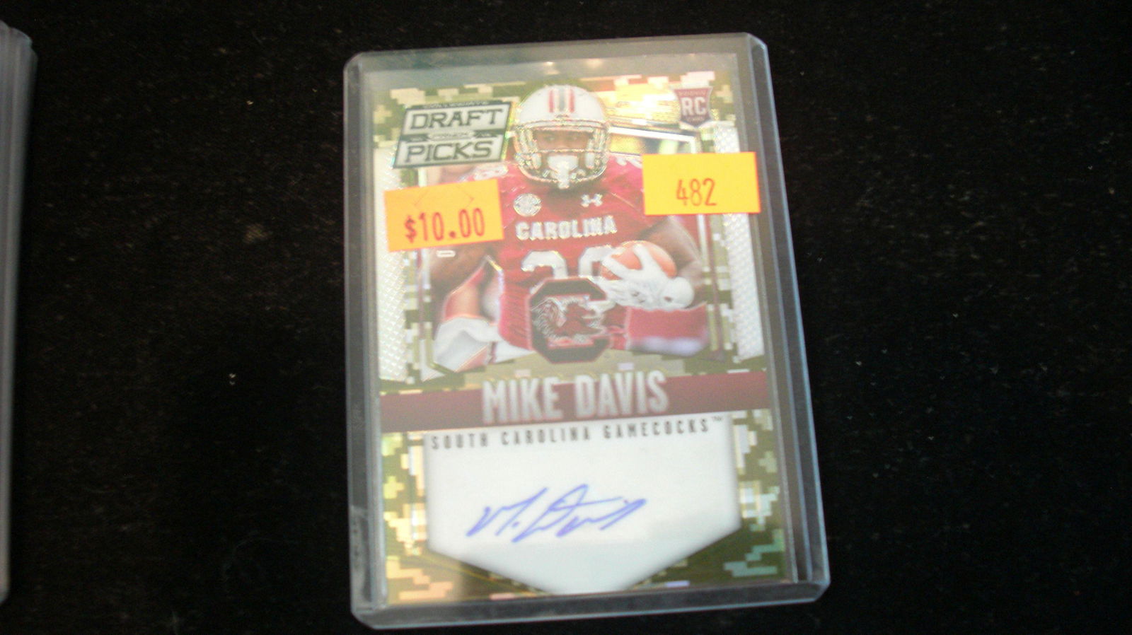 mike davis rookie signature (1 of 1)