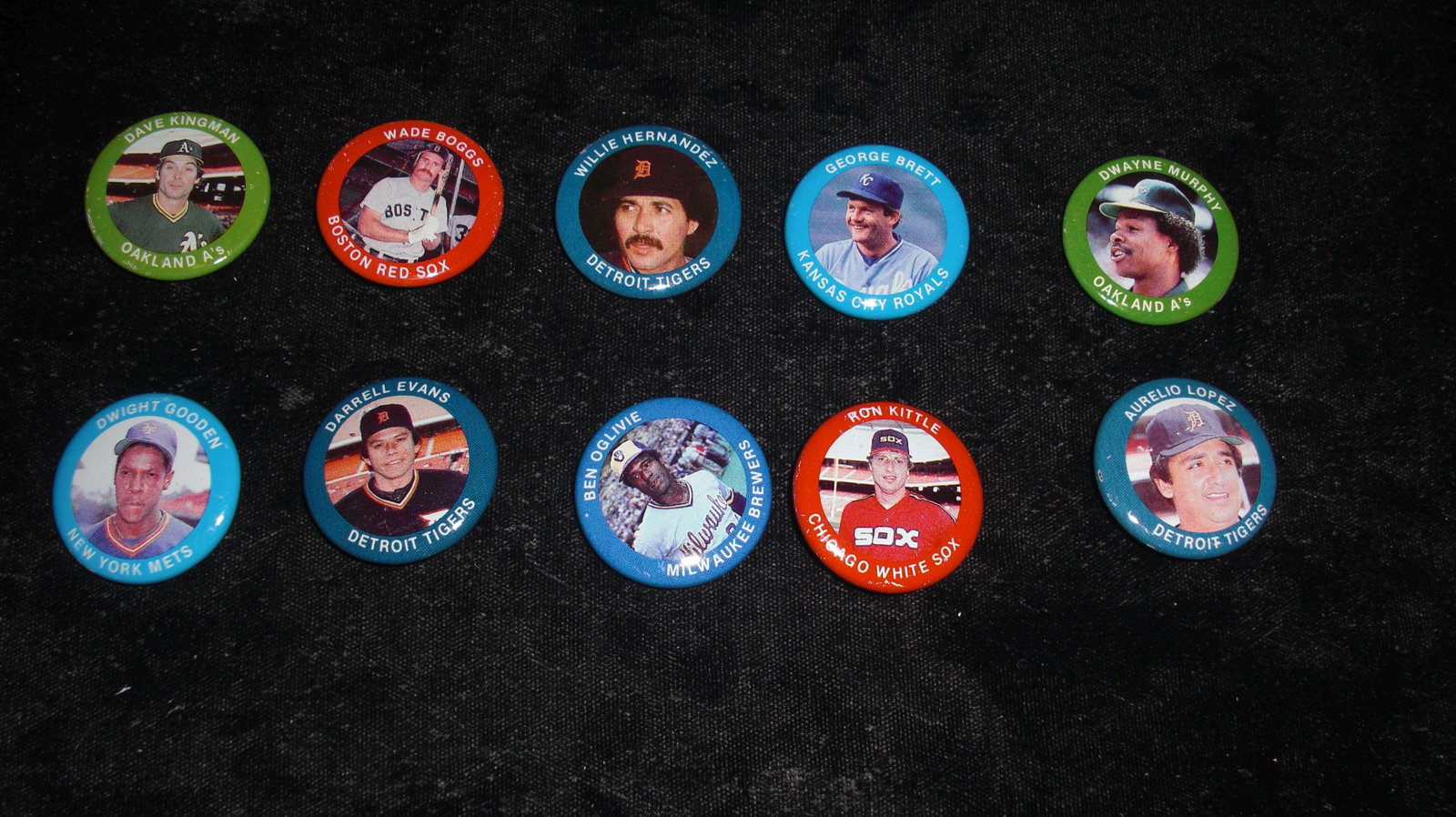 lot of 10 vintage baseball pinback buttons: button lot