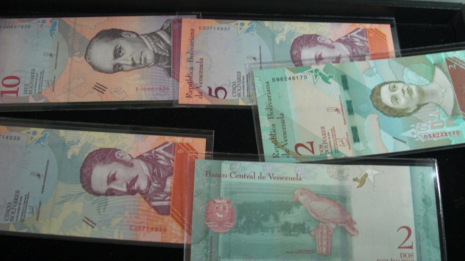 lot of 5 foreign notes: foreign notes