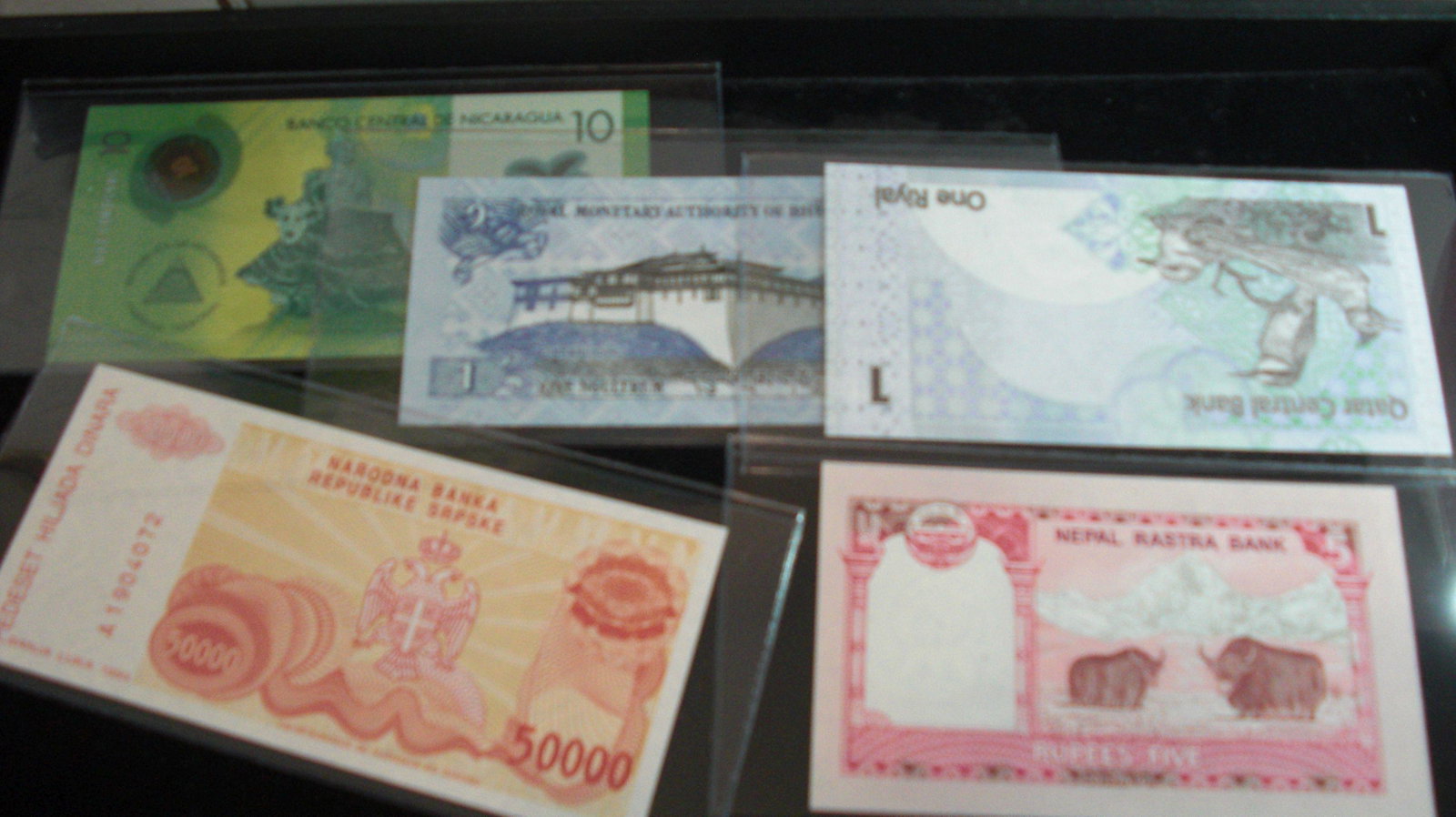 lot of 5 foreign notes: foreign notes
