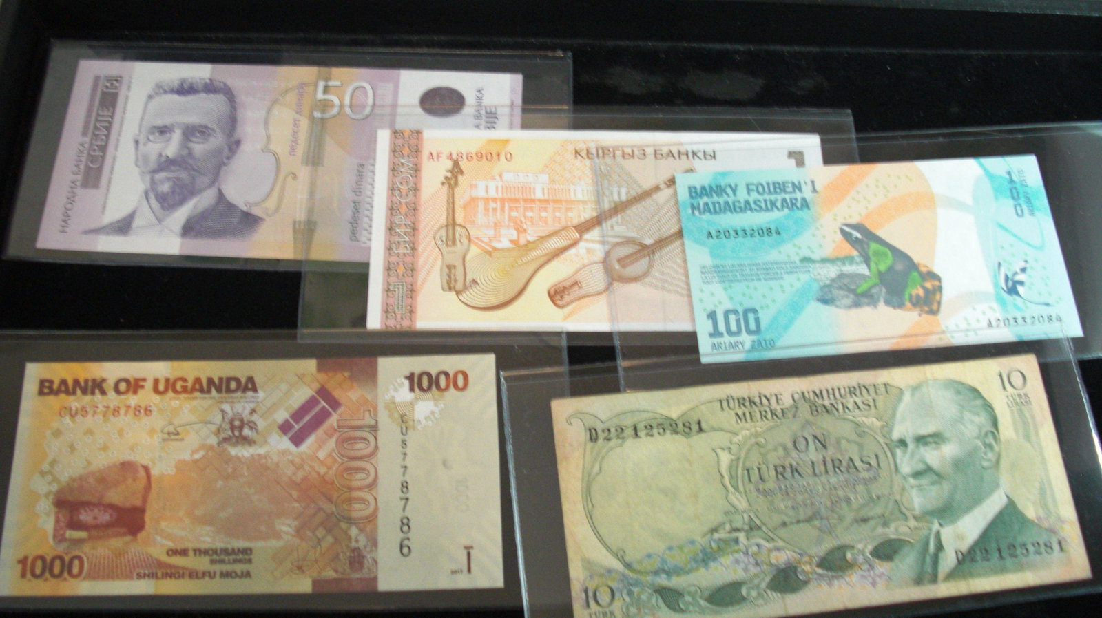 lot of 5 foreign notes: foreign notes